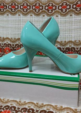 Туфлі човники, лакові