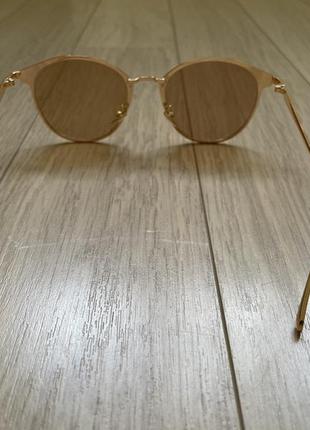 Нові сонцезахисні окуляри бежеві3 фото