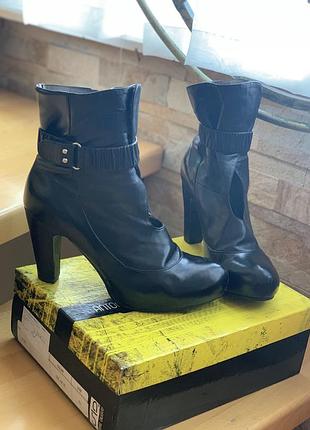 Antonio biaggi ботильоны ботинки с дырочкой на каблуке 41 размер 5141