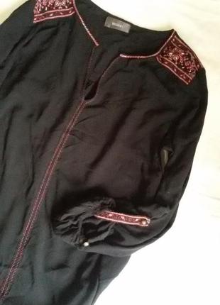 Черная блуза рубашка вышиванка с розовой вышивкой  катон