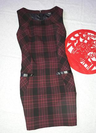 Плаття в клітинку