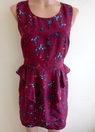 Бордовое платье в цветочное