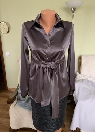 Красива атласна блуза