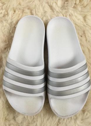 Шльопанці adidas р. 33 устілка 21см 20 року