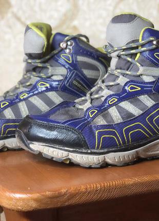 Продам ботинки