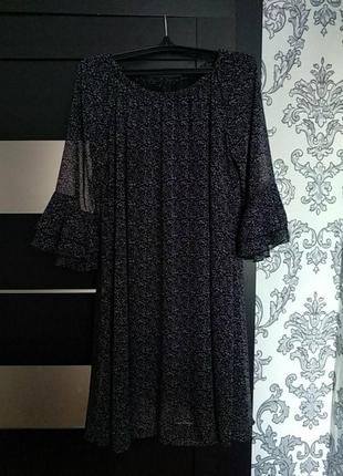 Женственное платье в мелкий гороховый