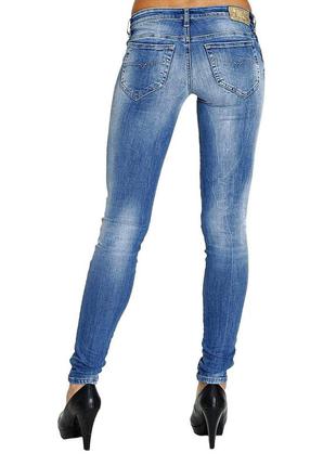 Женские джинсы diesel голубого цвета2 фото