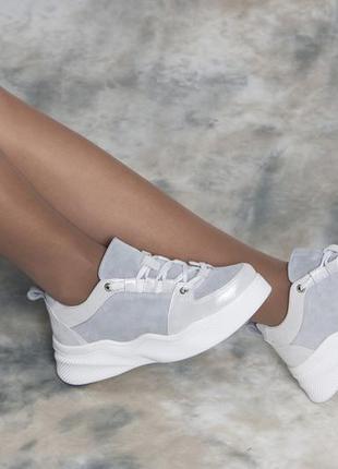 Сіро-білі натуральні повсякденні кросівки 38 розміру5 фото