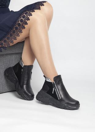 Черные кожаные демисезонные ботинки на танкетке!
