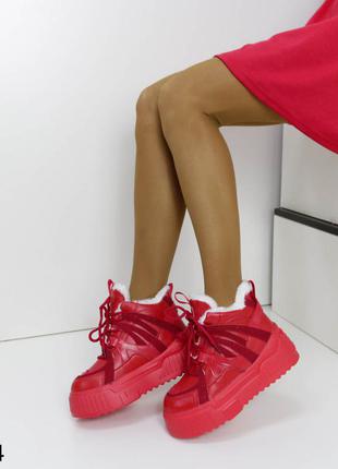 Зимние женские кроссовки красные