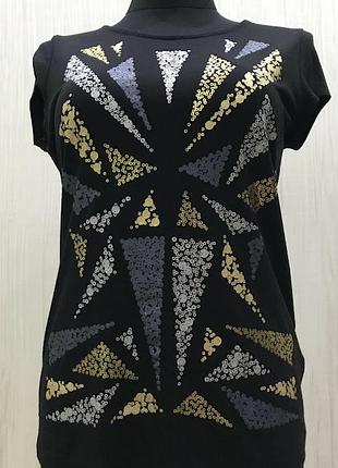 Стильная черная футболка  с принтом р. 36/38