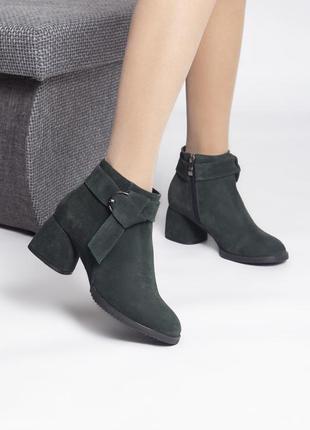 Демисезонные замшевые ботинки на каблучке!