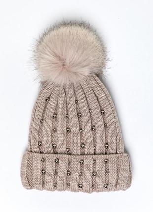 Крута зимова шапка з пумпоном бежевого кольору