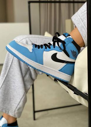 Жіночі демісезонні шкіряні кросівки сині з білим високі nike air jordan 1🆕