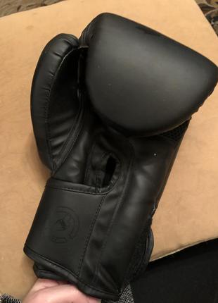 Боксерська рукавичка venum3 фото