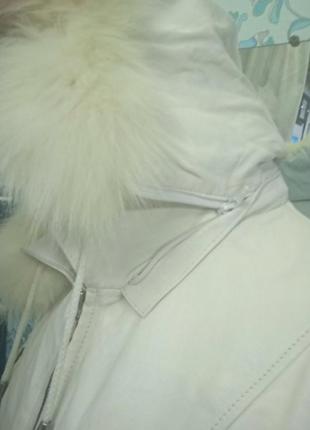 Шкіряна коротка куртка з капюшоном та натуральнтм хутром5 фото