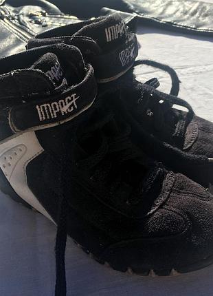 Кросівки👟