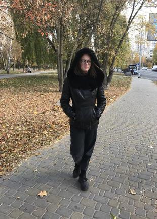 Зимова шкіряна куртка на хутрі