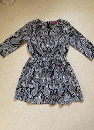 Гарна сукня у принт