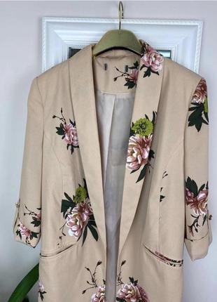 Удлинённый пиджак нарядный в цветы2 фото