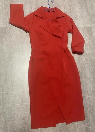 Красное  платье на запах