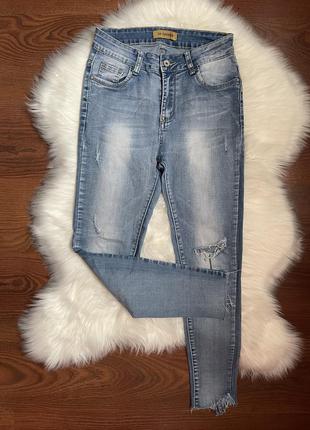 Стильные базовые джинсы джегинсы скини с необработанным низом 36 с