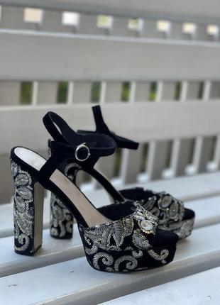 Оксамитові вечірні босоніжки на високому каблуці і вишивкою паєтками papaya