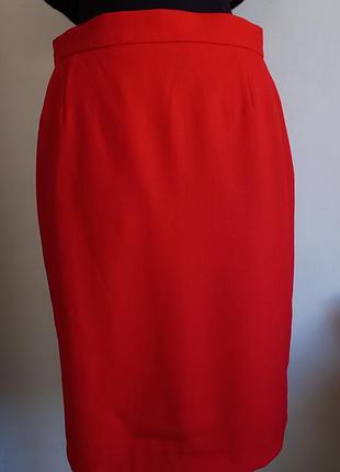 Червона спідниця юбка escada