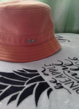 Трендова капелюшок