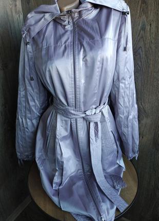 Легкий осінній плащ