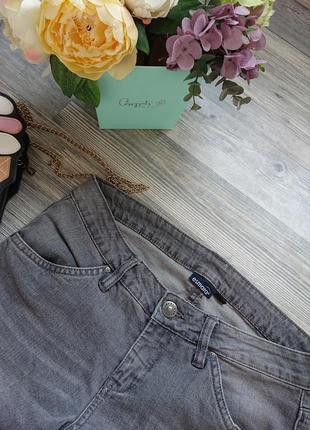 Серые женские джинсы с молниями внизу р.м/l5 фото