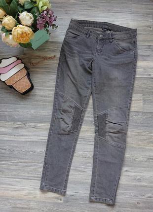 Серые женские джинсы с молниями внизу р.м/l6 фото