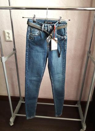 Стильные джинсы sessanta