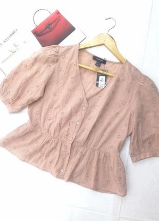 Бежевая кофта блузка с шитьем декольте  укороченная баска1 фото