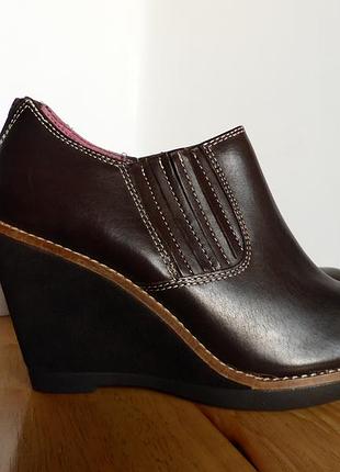 Нові стильні шкіряні ботильончики hush puppies, 39 розмір