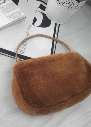 Сумка мини багет.сумка на короткой ручке/пушистая меховая сумка