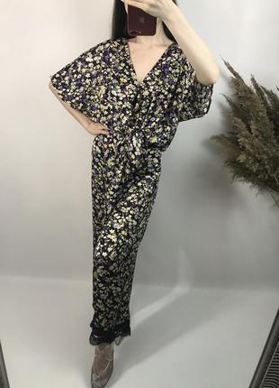 Костюм в пижамном стиле с кружевом, в цветочный принт, шелковый1 фото