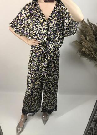 Костюм в пижамном стиле с кружевом, в цветочный принт, шелковый6 фото