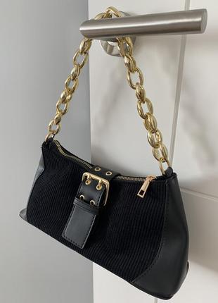Стильная сумочка с золотой фурнитурой