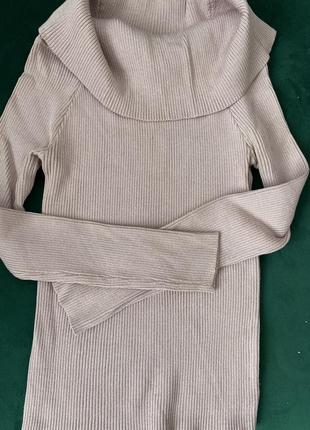 Свитер с широкой горловиной