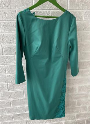 Зелена сукня з вставками з гепюру