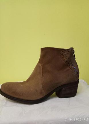 Ботинки 38 розмір бренд minelli