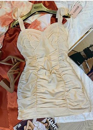 Коктейльное нарядное платье в нежно персиковом цвете