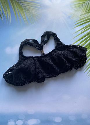 Верх від купальника чорний
