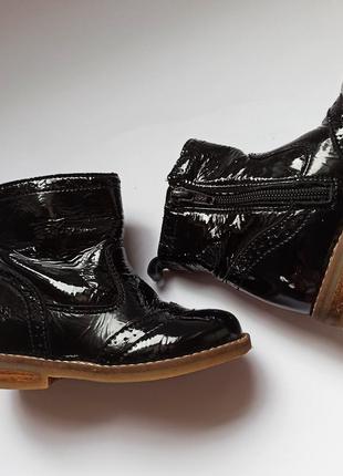 Классные лаковые челси next ботинки сапожки