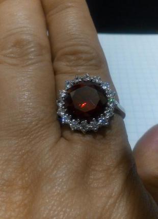 Серебряное кольцо с красным цирконом 19 размер7 фото