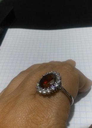 Серебряное кольцо с красным цирконом 19 размер10 фото