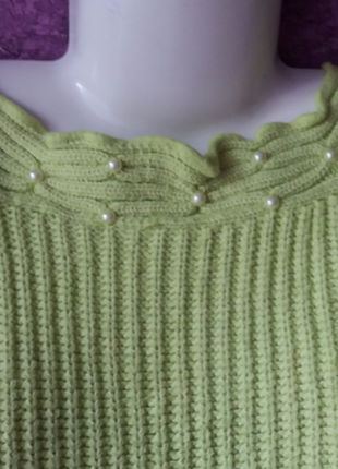 Яркий, нарядный, салатовый свитер крупной вязки3 фото