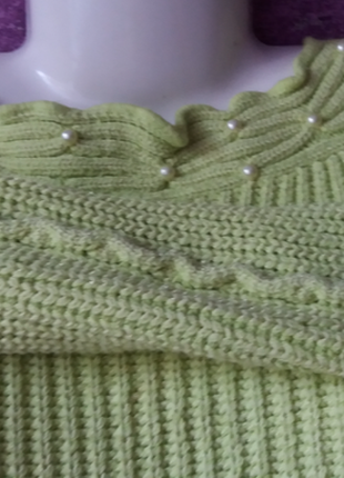 Яркий, нарядный, салатовый свитер крупной вязки2 фото