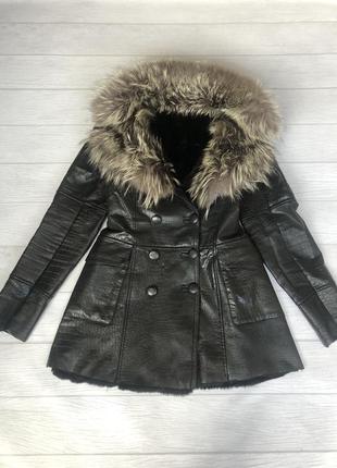 Жіноча курточка з коміром чорнобурки